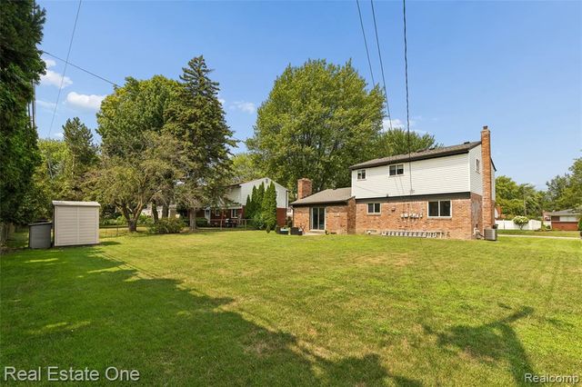 23678 King Drive, Clinton Township, MI 48035