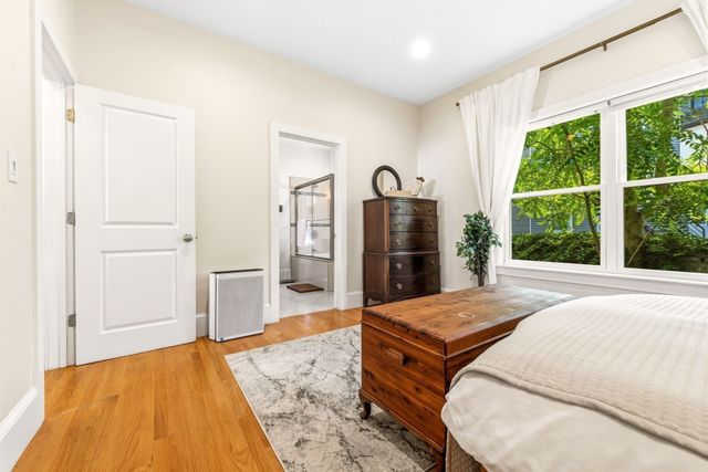 36 Oak St 1, Somerville, MA 02143