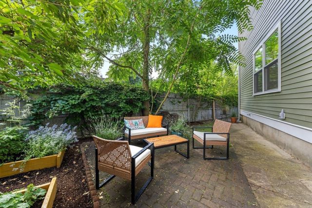 36 Oak St 1, Somerville, MA 02143