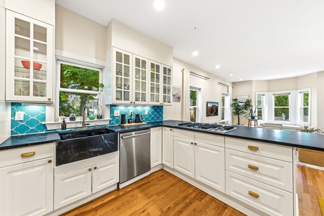 36 Oak St 1, Somerville, MA 02143