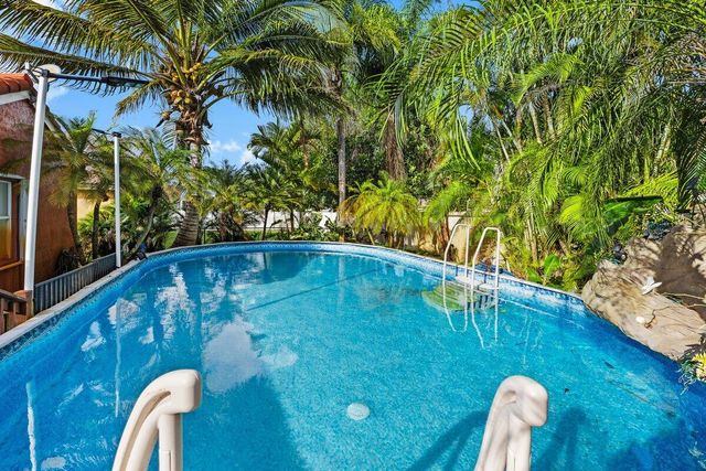 363 SW 161st Avenue, Pembroke Pines, FL 33027