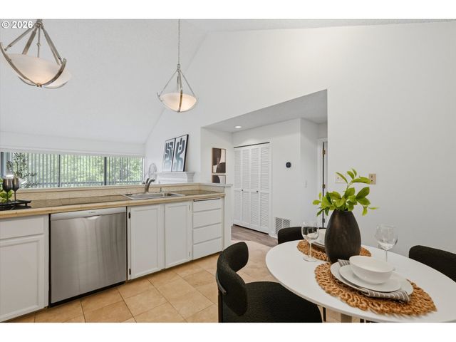 5250 S LANDING Dr 308, Portland, OR 97239