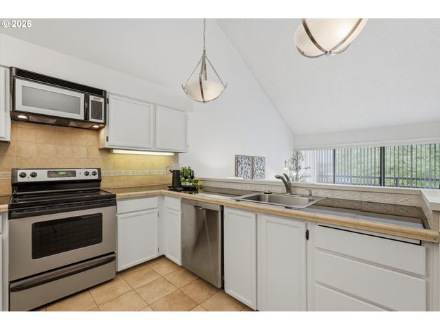 5250 S LANDING Dr 308, Portland, OR 97239