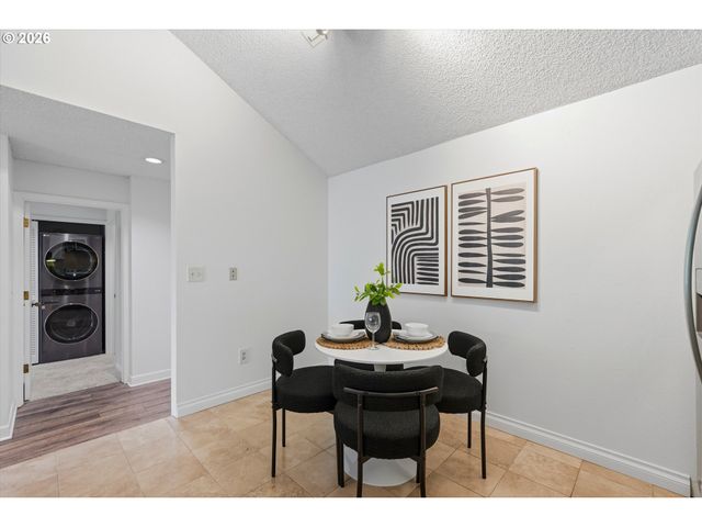 5250 S LANDING Dr 308, Portland, OR 97239