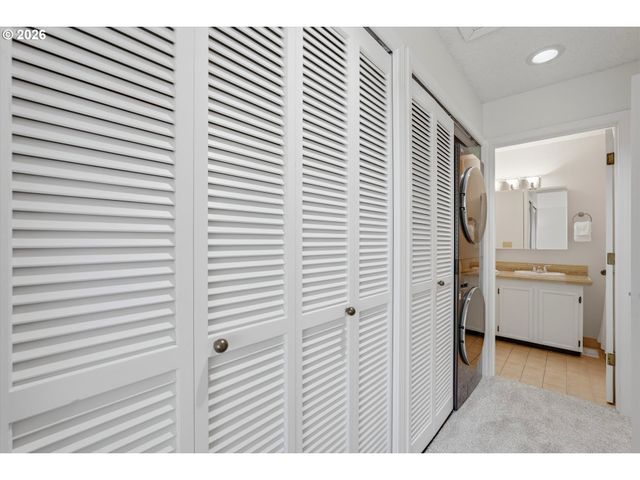 5250 S LANDING Dr 308, Portland, OR 97239