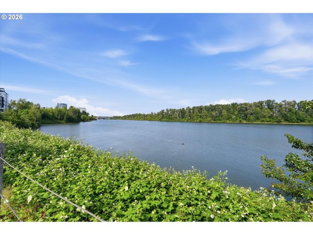 5250 S LANDING Dr 308, Portland, OR 97239