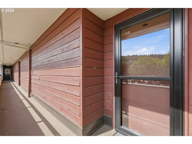 5250 S LANDING Dr 308, Portland, OR 97239