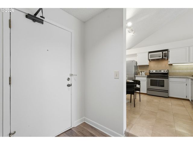 5250 S LANDING Dr 308, Portland, OR 97239