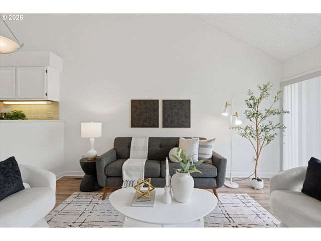 5250 S LANDING Dr 308, Portland, OR 97239