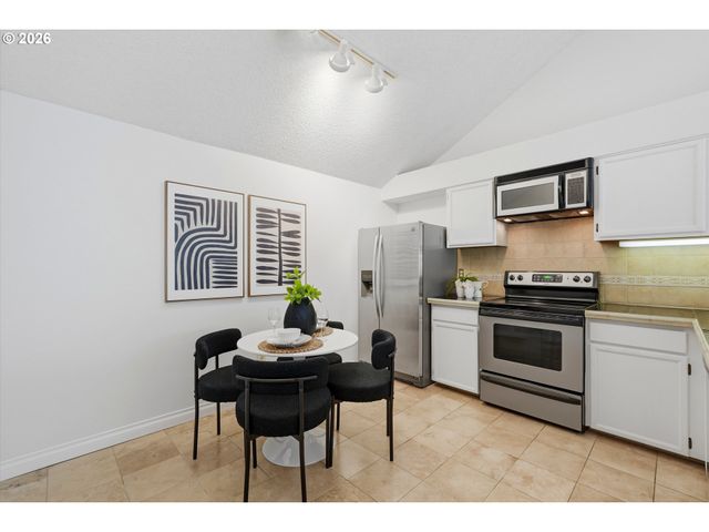 5250 S LANDING Dr 308, Portland, OR 97239