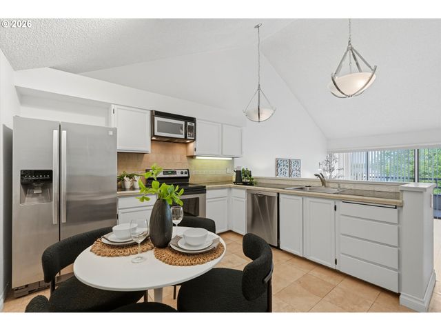 5250 S LANDING Dr 308, Portland, OR 97239