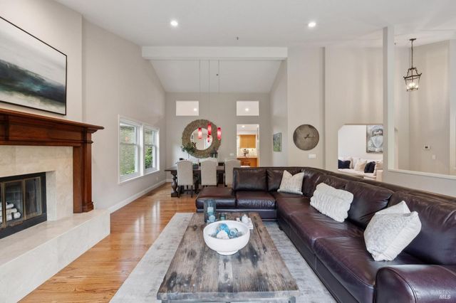 1158 Highland Dr, Novato, CA 94949