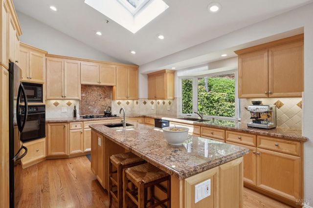 1158 Highland Dr, Novato, CA 94949