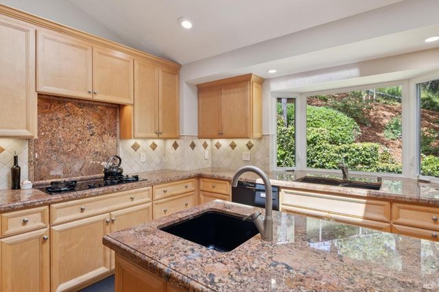 1158 Highland Dr, Novato, CA 94949