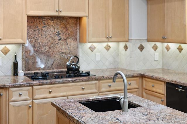 1158 Highland Dr, Novato, CA 94949