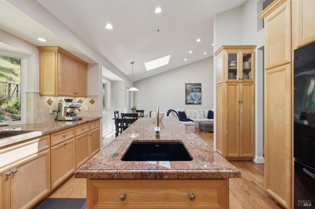 1158 Highland Dr, Novato, CA 94949