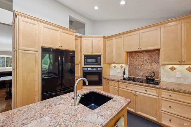 1158 Highland Dr, Novato, CA 94949