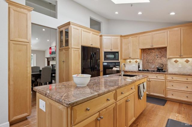 1158 Highland Dr, Novato, CA 94949