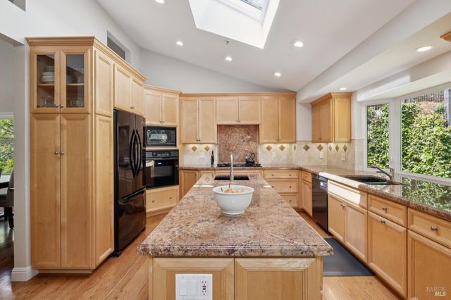 1158 Highland Dr, Novato, CA 94949