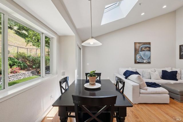 1158 Highland Dr, Novato, CA 94949