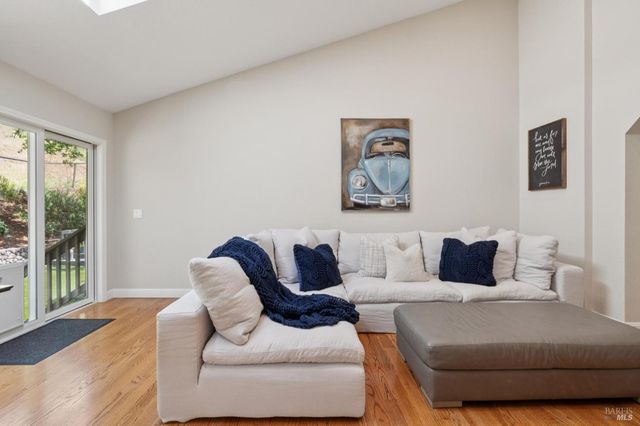 1158 Highland Dr, Novato, CA 94949