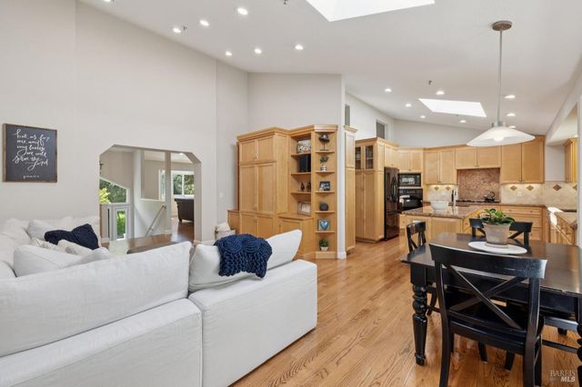 1158 Highland Dr, Novato, CA 94949