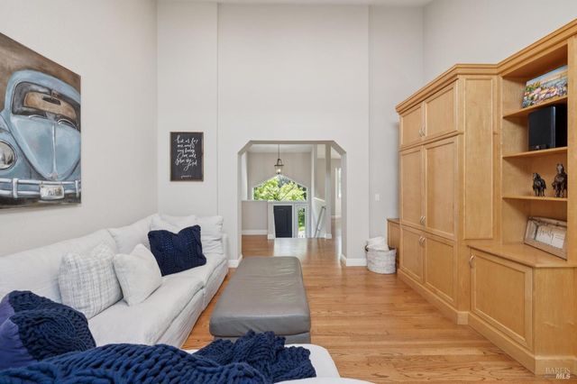 1158 Highland Dr, Novato, CA 94949