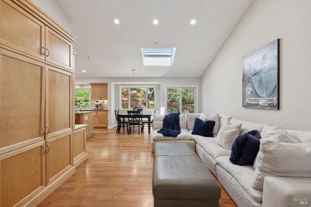 1158 Highland Dr, Novato, CA 94949