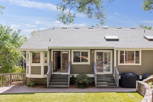 1158 Highland Dr, Novato, CA 94949