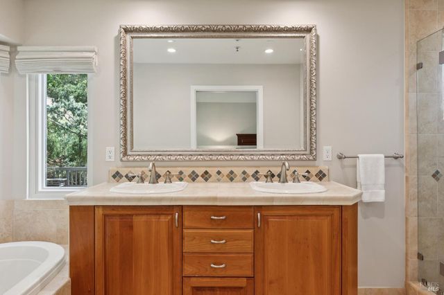 1158 Highland Dr, Novato, CA 94949