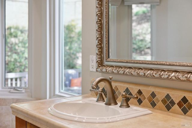 1158 Highland Dr, Novato, CA 94949