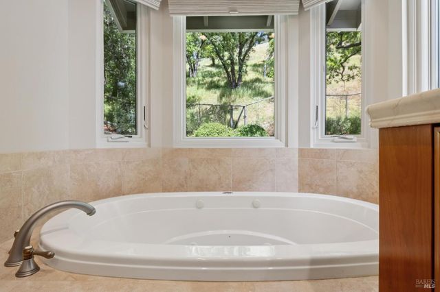 1158 Highland Dr, Novato, CA 94949