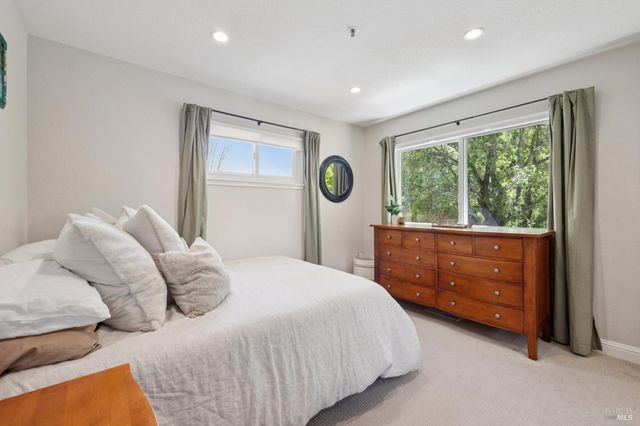 1158 Highland Dr, Novato, CA 94949