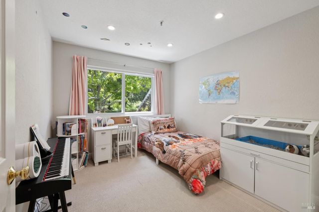 1158 Highland Dr, Novato, CA 94949