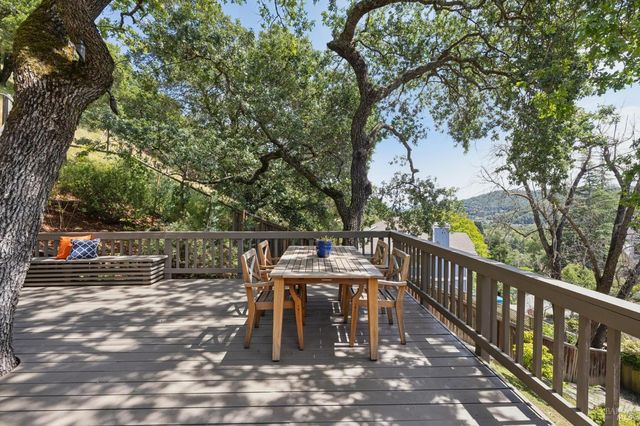 1158 Highland Dr, Novato, CA 94949