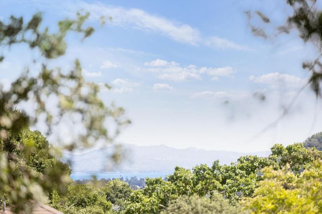 1158 Highland Dr, Novato, CA 94949