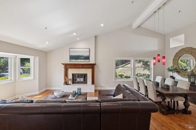 1158 Highland Dr, Novato, CA 94949