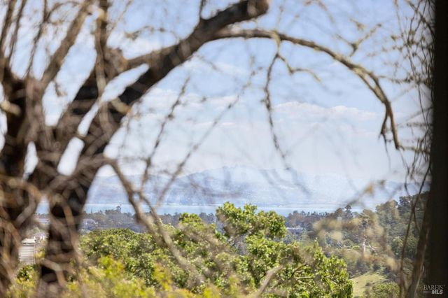 1158 Highland Dr, Novato, CA 94949