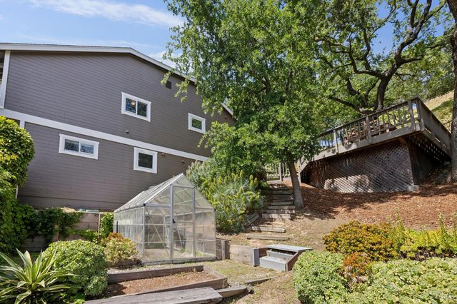 1158 Highland Dr, Novato, CA 94949