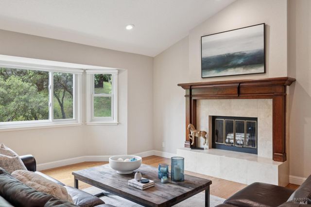 1158 Highland Dr, Novato, CA 94949