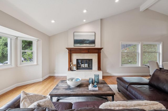 1158 Highland Dr, Novato, CA 94949