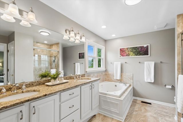 14380 W Shankiln Court, Green Oaks, IL 60048