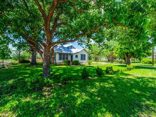 209 Lockhart ST, Martindale, TX 78655