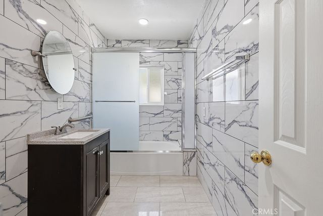 557 W Oldfield Street, Lancaster, CA 93534