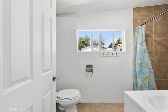 557 W Oldfield Street, Lancaster, CA 93534