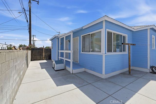 557 W Oldfield Street, Lancaster, CA 93534