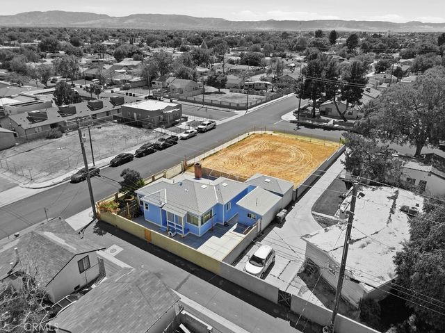 557 W Oldfield Street, Lancaster, CA 93534
