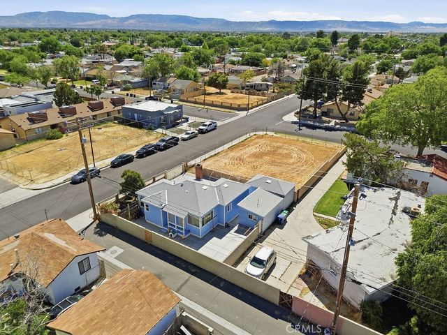 557 W Oldfield Street, Lancaster, CA 93534
