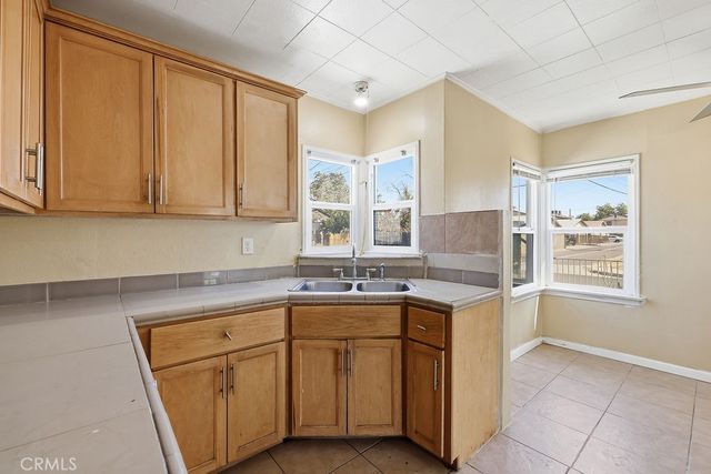 557 W Oldfield Street, Lancaster, CA 93534