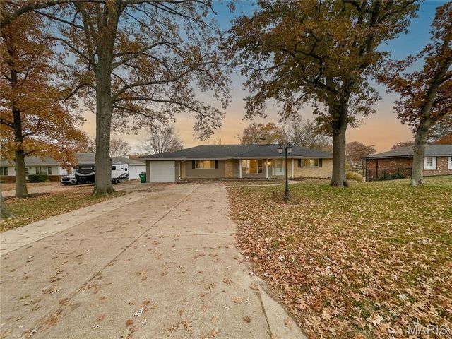 5457 Mild Drive, Oakville, MO 63129